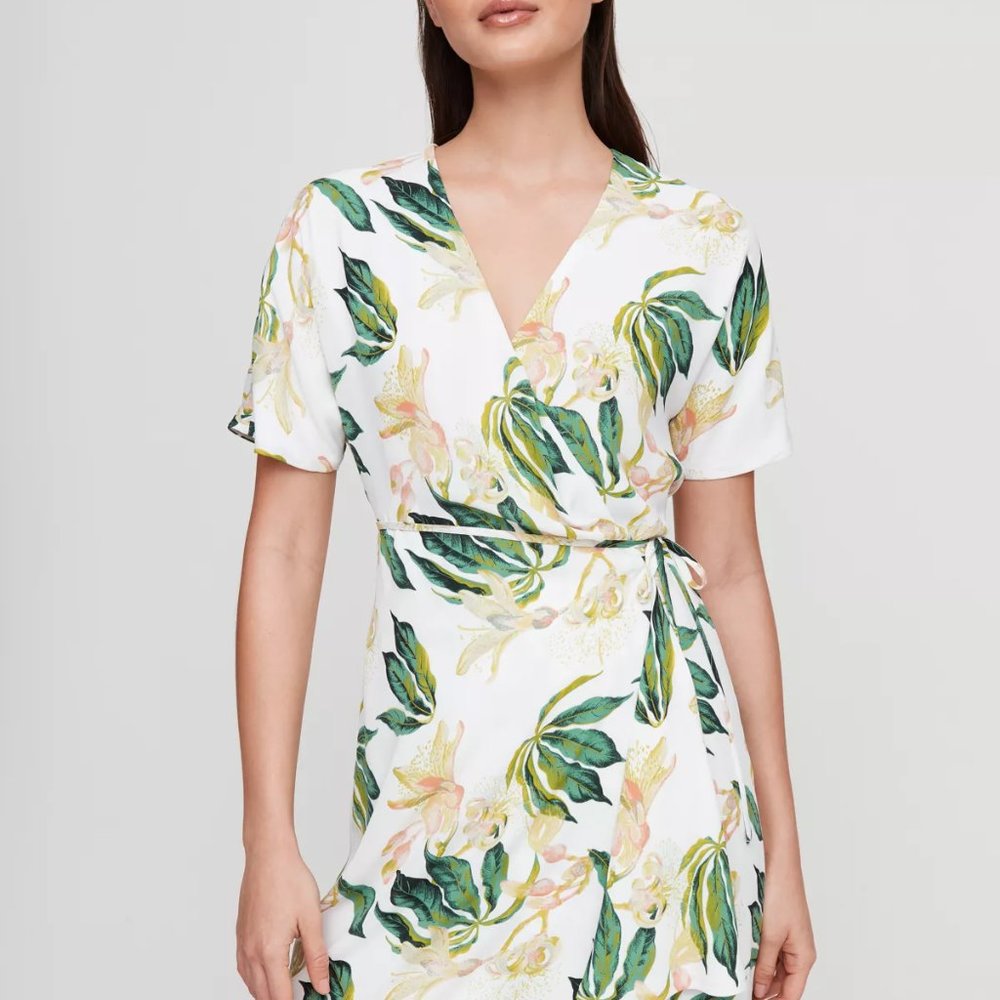 *SOLD* Aritzia Babaton Wallace Wrap Dress Floral Print Size S